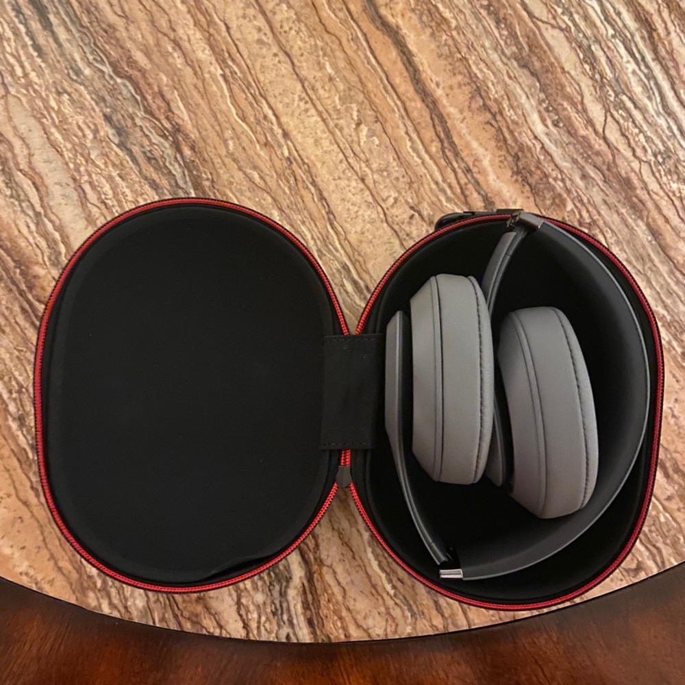 Authentic Wireless Beats Studio 3